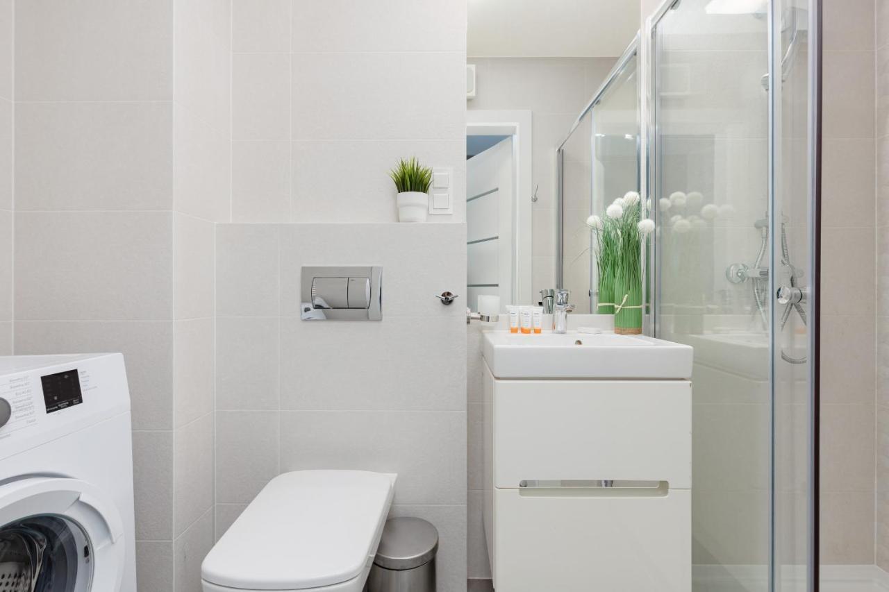 Studio With Balcony Warsaw Kokoryczki By Noclegi Renters 外观 照片